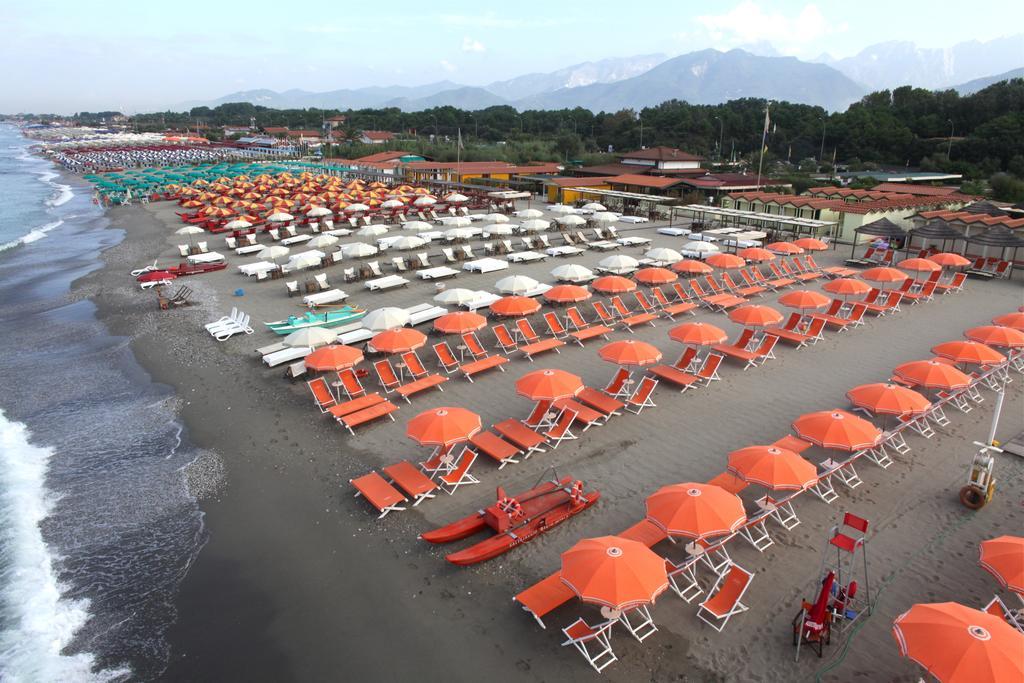 Hotel La Bussola Марина-ді-Масса Екстер'єр фото